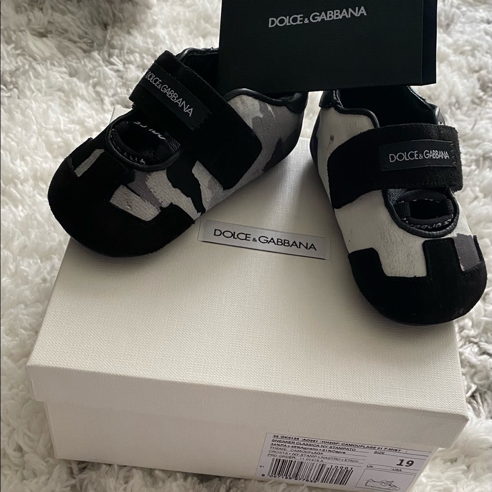 Infant shoes worn once